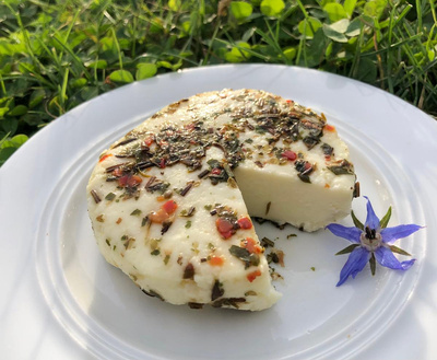 Produktfoto zu Schaf Grill- & Bratkäse Kräuter ca.150 g | von den Wiedtalhöfen