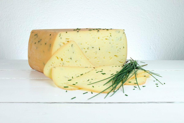 Produktfoto zu Weinkäse Schnittlauch | aus unserer Käsetheke