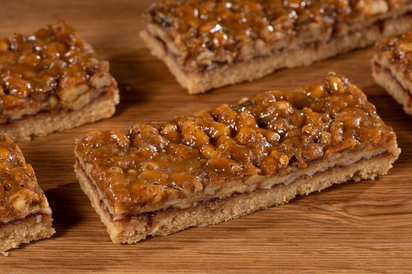 Produktfoto zu HimbeerWalnussSchnitte 1x2 Stück