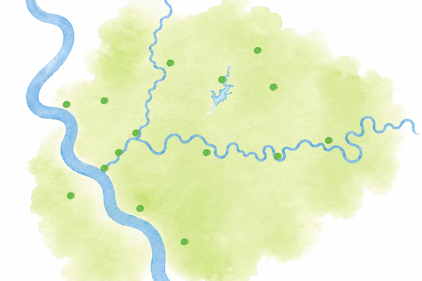 Eingang zum Hofladen auf dem Blumenhof mit Tür und Blick in den Laden